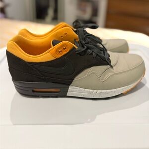 Nike Men's Sneakers - Black, Gray, and Orange